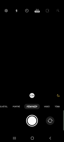 Bal oldalon Android 11 és One UI 3.1, jobb oldalon Android 12 és One UI 4.0