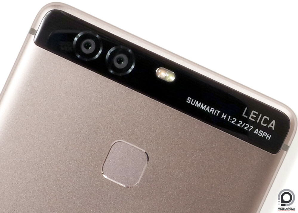 Dupla optika és Leica felirat a Huawei P9 hátlapján