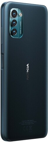 Az egyik képen a Nokia G11 látható, arról könnyű felismerni, hogy kicsit világosabb a színe és a kamerák mellett nincs ott az 50 megapixeles felirat.