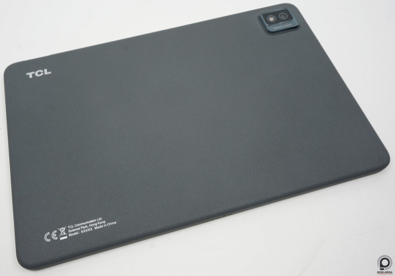 A hátlap tapintása kellemes, nem csúszkál és ujjlenyomatokat sem gyűjt.