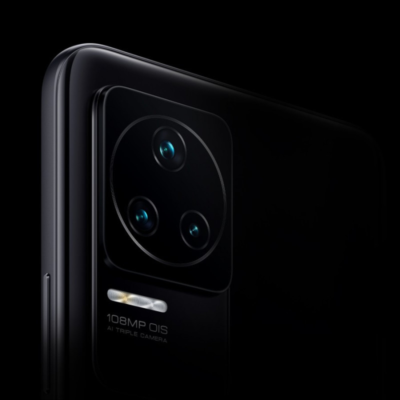 A fotón a Redmi K50 Pro kamerája. A dizájn megegyezik, a főkamera szenzorának felbontása eltér a Pro és a normál változat között.