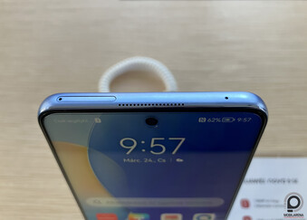 Az ujjlenyomat-leolvasó a bekapcsoló gombban, a keret pedig alul azért nem 1,05 milliméter, mint a telefon többi részén.