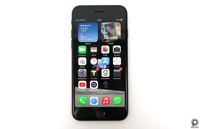 Az IPS LCD kijelző mérete és felbontás is gyenge 2022-ben.