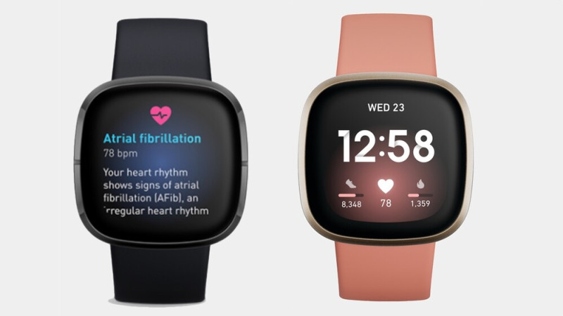 A Fitbit Versa és az elegánsabb Sense egymás mellett.