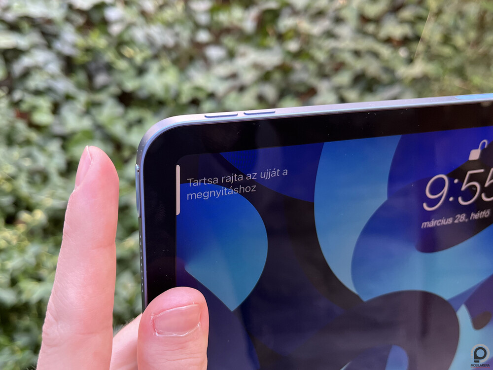 A bekapcsoló gombba integrált Touch ID.