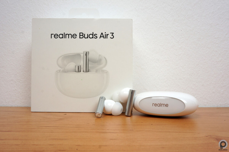 A doboz és a fülhallgató.