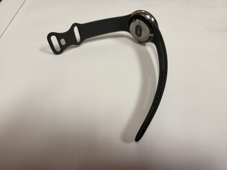 Jól látszik a gyári szíj az új fotókon.