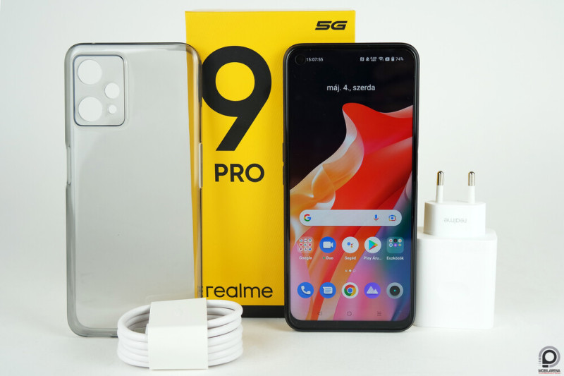 A Realme 9 Pro doboza és annak tartalma.