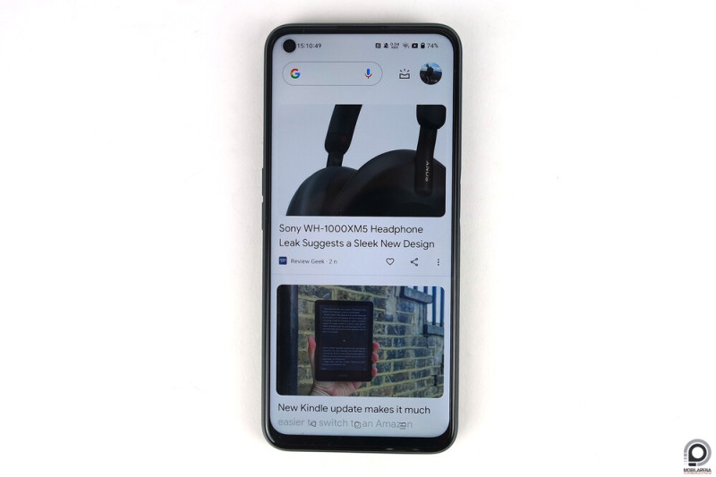 A kijelző kellően reszponzív és fényes.