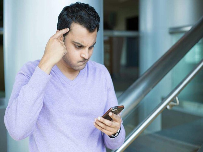 Teoretikus János, ahogy azon töri a fejét, hogy a VIP, az Ultra vagy a Pro+ a jobb készülék?