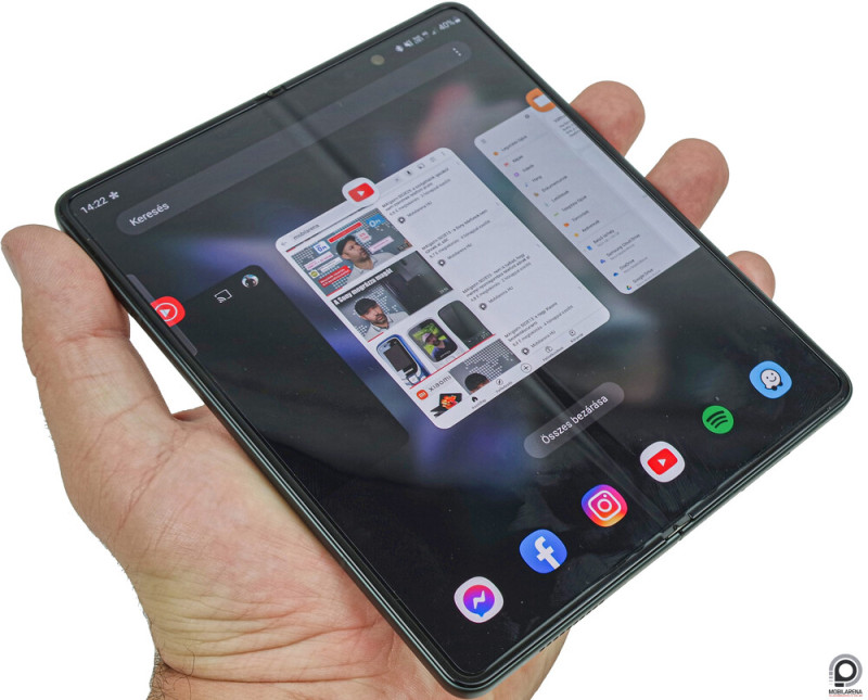 A Z Fold3 gyűrődésmintája az első nyitástól kezdve nyilvánvaló