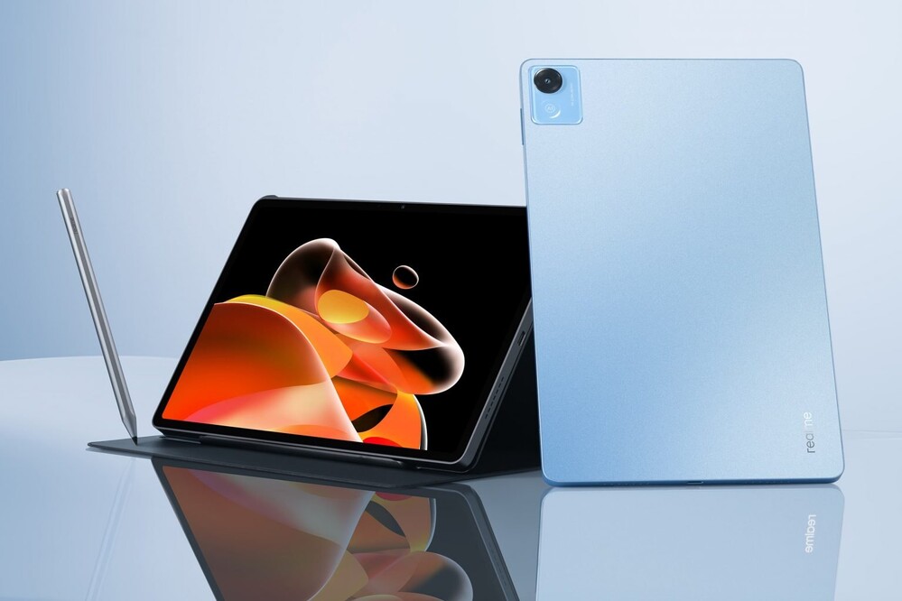 Realme Pad X kék színben, a külön megvásárolható kiegészítőkkel.