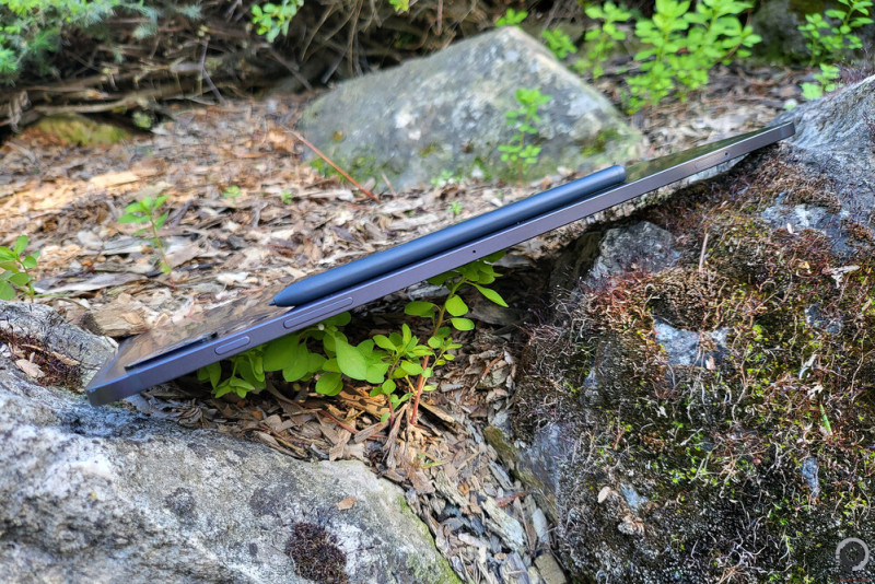 A Tab S8+ méretéhez képest rendkívül légies benyomást kelt a vékony kialakításnak köszönhetően.