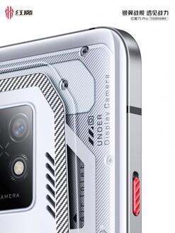 Az előlapi kamera a kijelzőbe integrálva kapott helyet, a kereten a nyomásérzékeny triggerek is maradtak.