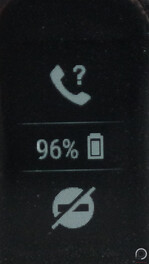 Így néz ki a Vivosmart 5 menürendszere és az értesítések megjelenítése, valamint a gyors reakciók.