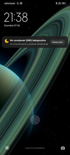 MIUI 13 zárképernyő, főképernyő és vezérlőközpont.