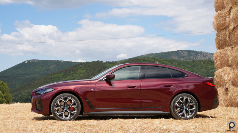 Klasszikus sziluett, hosszú orr - nem egy tipikus villanyautó