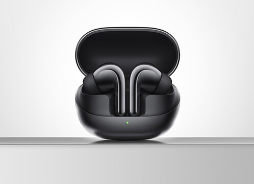 A fülesek fekete és arany színekben.