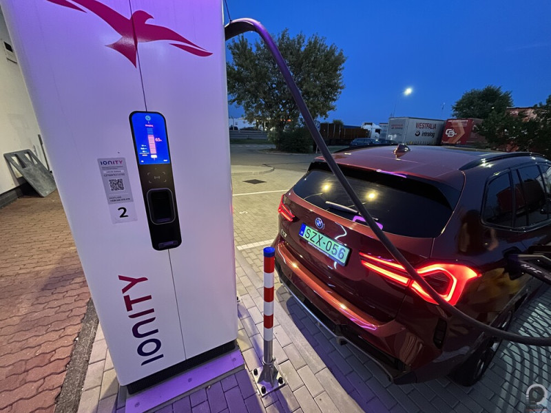 Első töltés cseh földön, nyolc előtt tíz perccel.