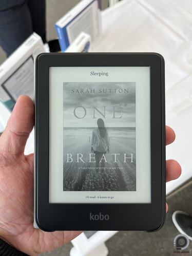 Kobo Clara 2E elölről és hátulról.