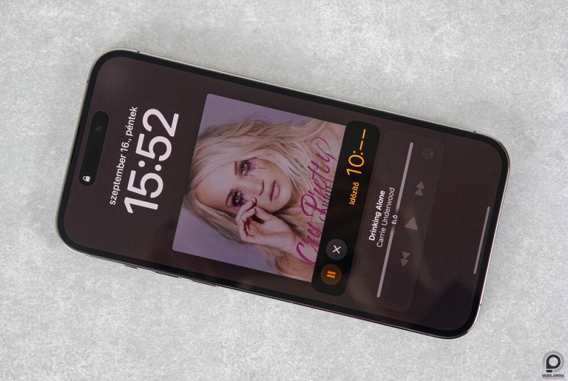 Állandó megjelenítés halovány kijelzővel, lejátszóval és az időzítővel