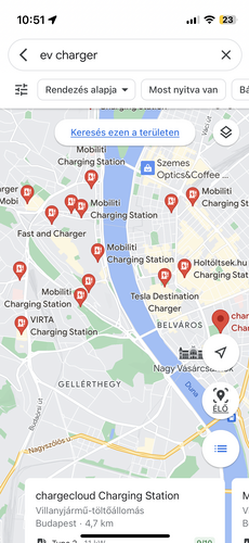 EV töltőként vagy EV chargerként rákeresve egyből listázza a Google, ha kell, el is navigál minket a legközelebbi szabad állomáshoz.