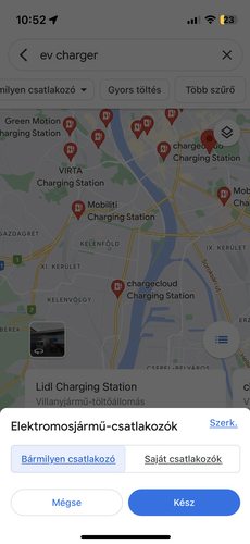 EV töltőként vagy EV chargerként rákeresve egyből listázza a Google, ha kell, el is navigál minket a legközelebbi szabad állomáshoz.