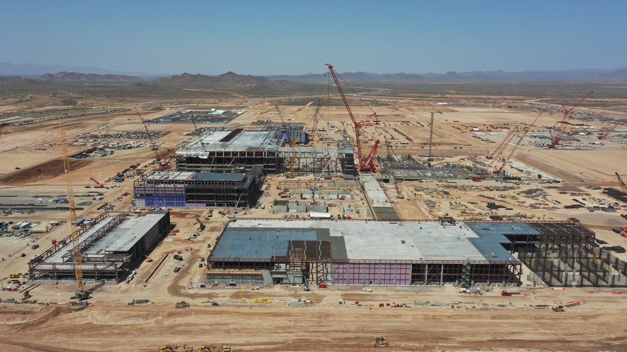 Die Fabrik in Arizona im Bau.