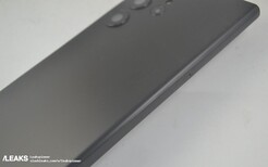 Fotók az S23 Ultra dummy modelljéről.