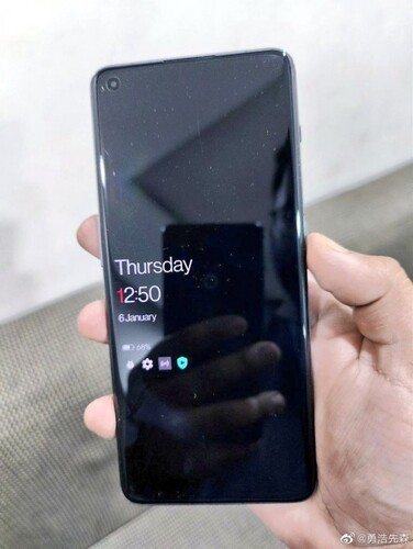 A OnePlus 11 kijelzője.