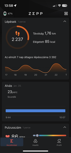 A Zepp kezdőoldala, a Health oldal és a Profil oldal.