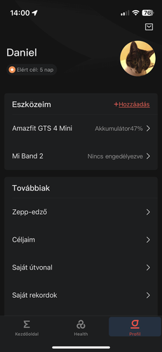 A Zepp kezdőoldala, a Health oldal és a Profil oldal.
