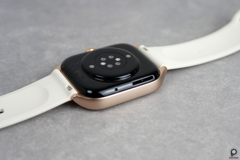 Mikrofon és hangszóró az Amazfit GTS 4-en.