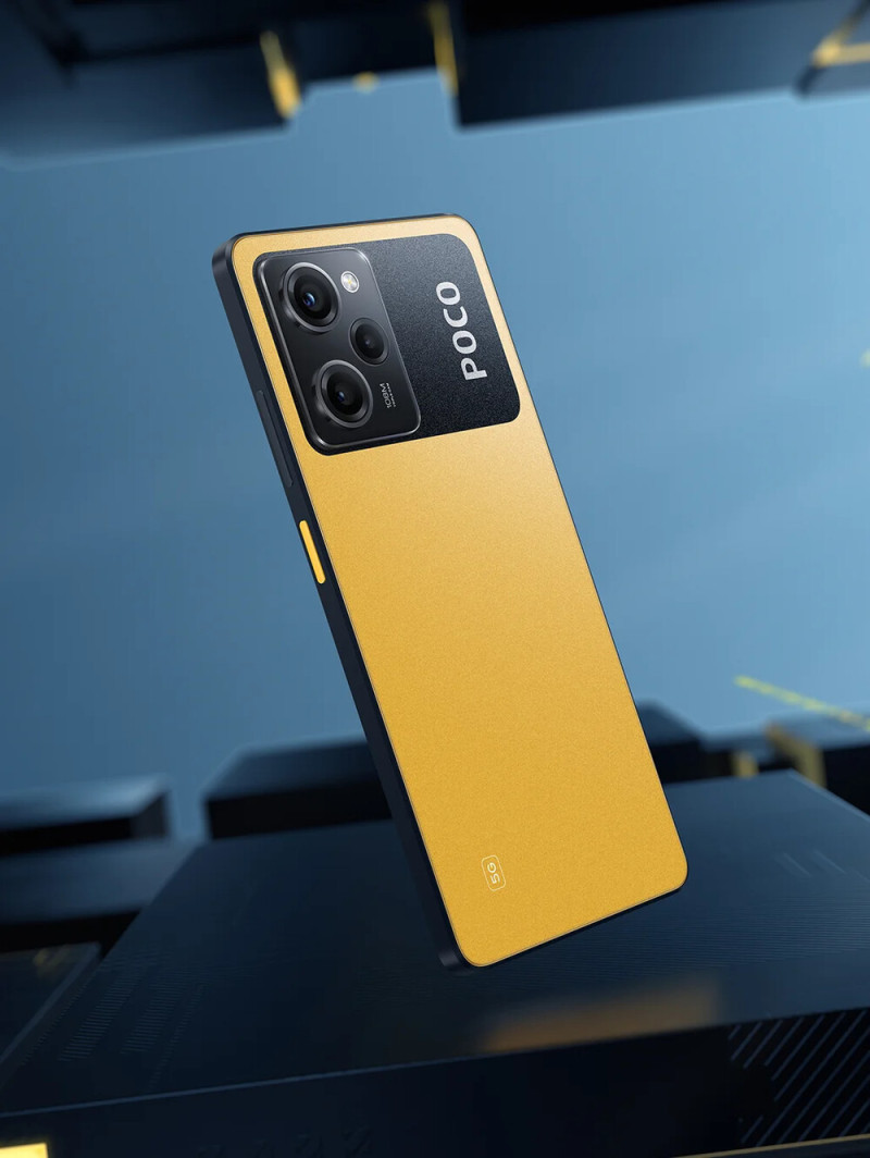 Jól áll a sárga-fekete kombináció az X5 Prónak