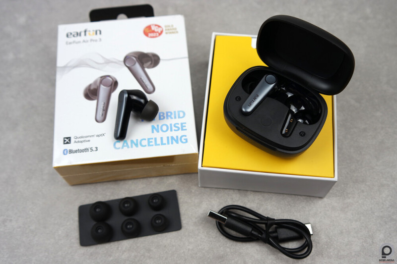 A doboz és tartalma.