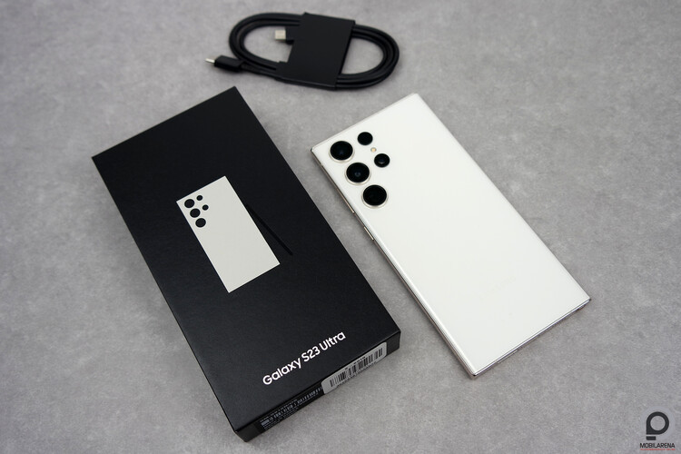 A doboz és tartalma.