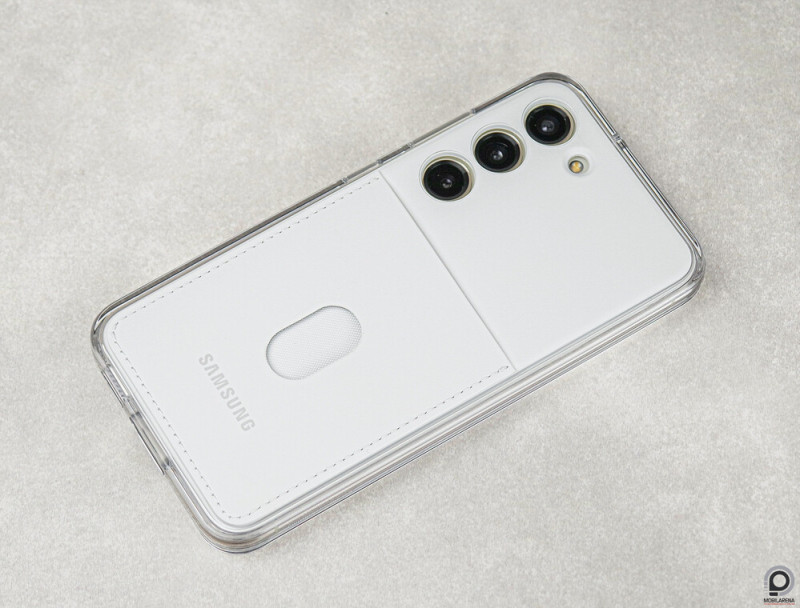 A Galaxy S23 kételemes, keretes tokja kártyatartóval vagy anélkül pattintható a hátlapra