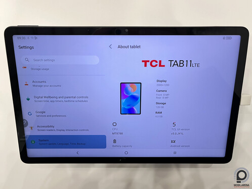 A TCL Tab 11 a hagyományosabb eszköz, ennek folytán ez az olcsóbb is.