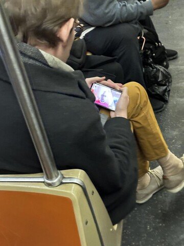 A fotókat készítő felhasználó szerint ez egy Pixel Fold a képen.