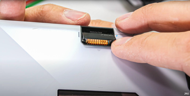 A ROG Phone 7 Ultimate csapóajtaja