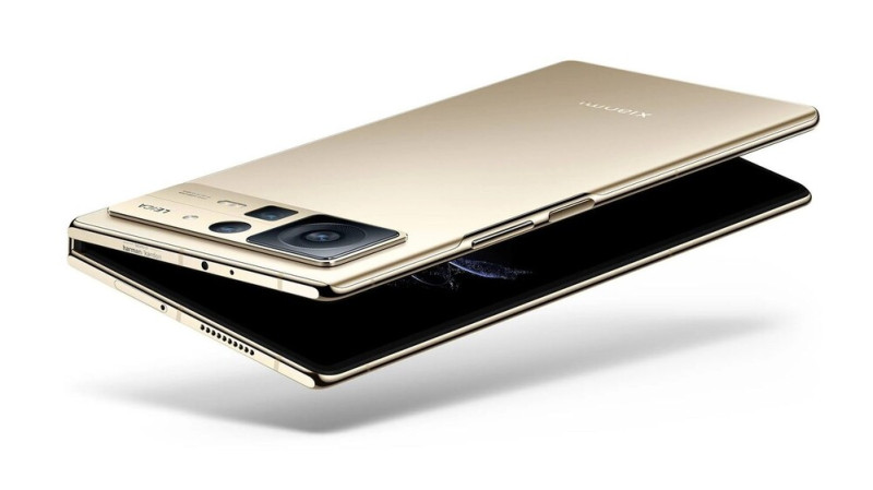 Érdeklődve várjuk, mindezt hogyan passzírozzák bele a pengevékony házba.