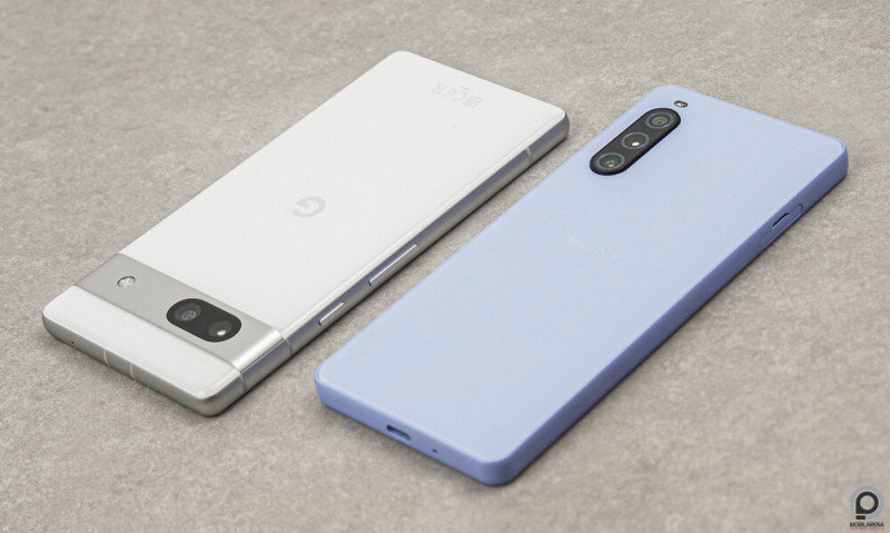 A Pixel 7a az Xperia 10 V mellett