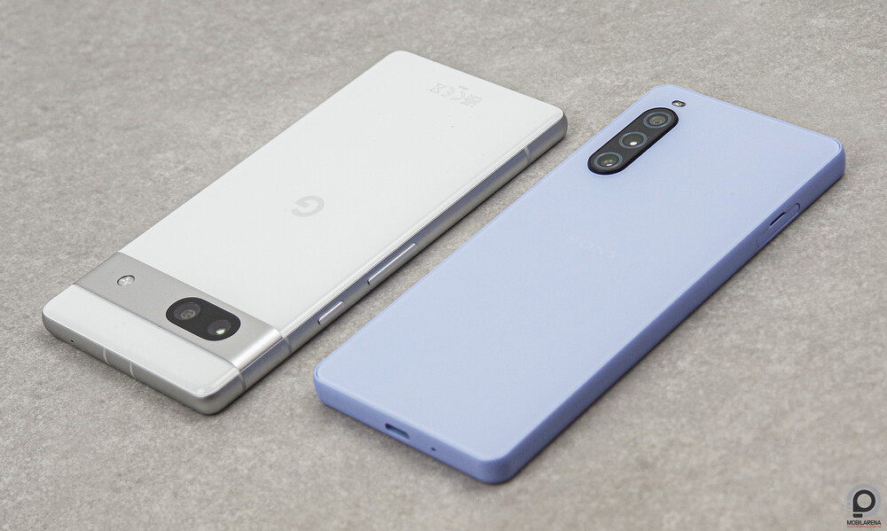 A Pixel 7a és az Xperia 10 V egymás társaságában