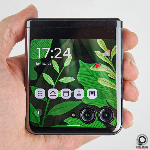 A Motorola Razr 40 Ultra a Galaxy Z Flip5 mellett