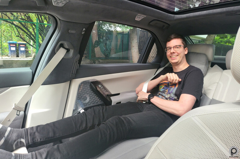 Virág Dani jó magas, de simán ki tudta nyújtani a lábát