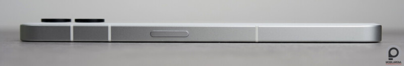 A telefon jobb oldala a bekapcsológombbal