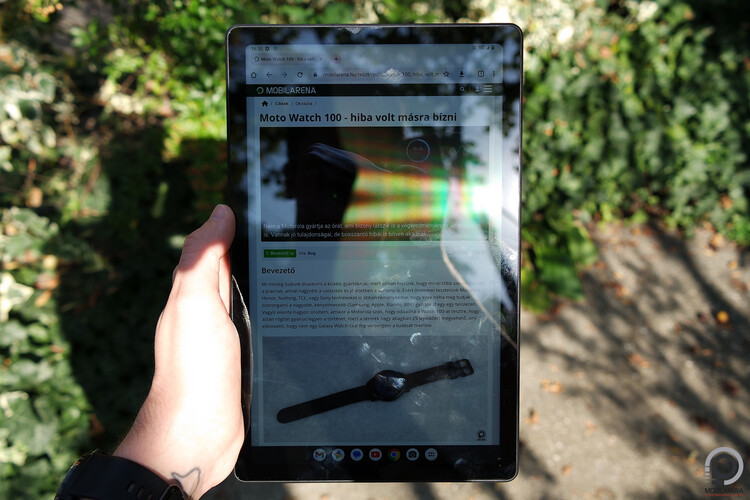 Napfény alatt a tükröződés a legnagyobb probléma