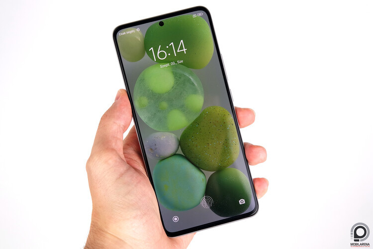 Poco F5 Pro a kézben