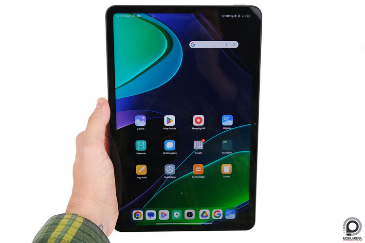 Hosszú távon azért nem kényelmes az egykezes használat