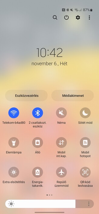A régi és az új kapcsolópanel, illetve az új értesítőpanel